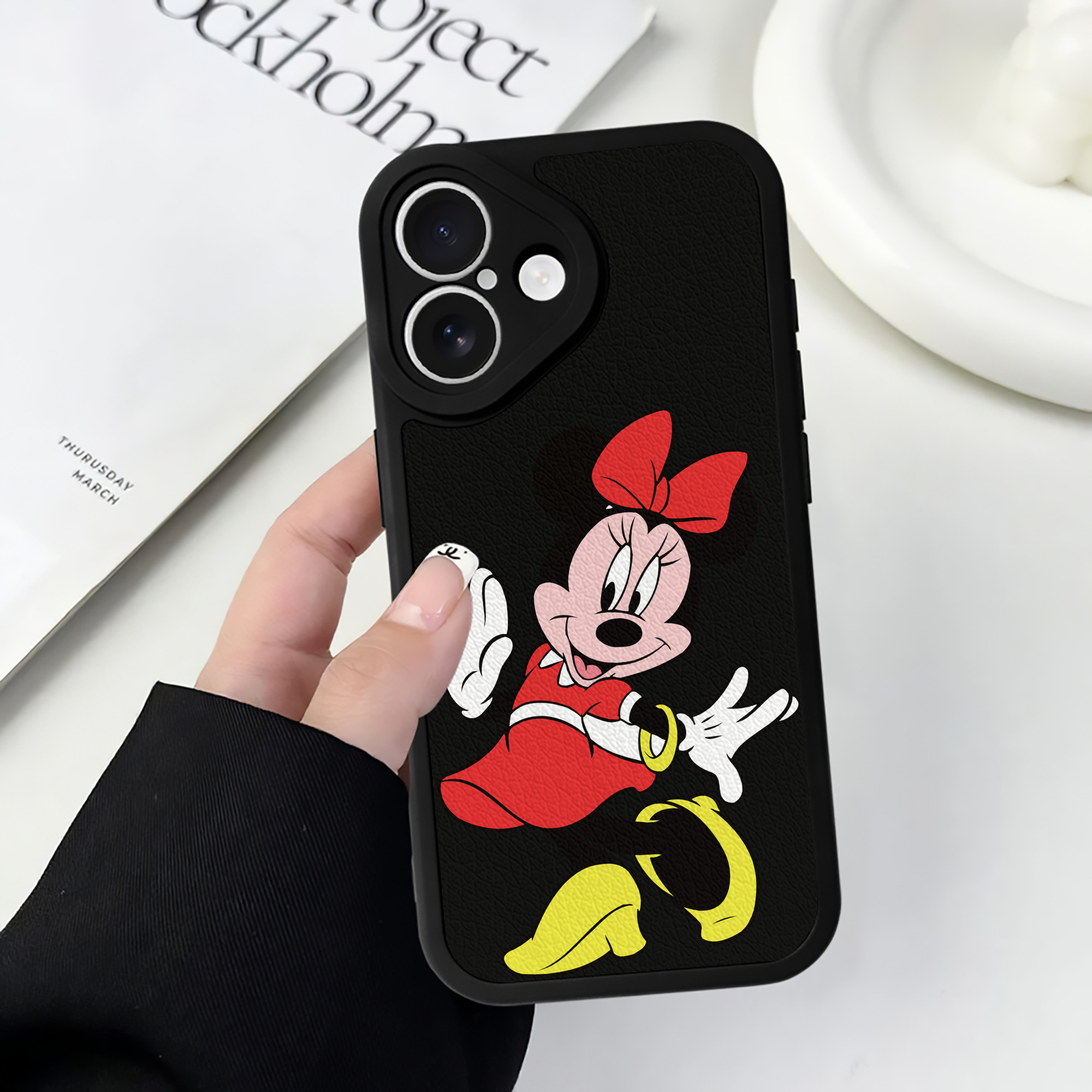 （画像用） ミッキーマウス Mickey Mouse 【iPhone 16シリーズ対応】シリコンスマホケース（レザー調） 材質：シリコン